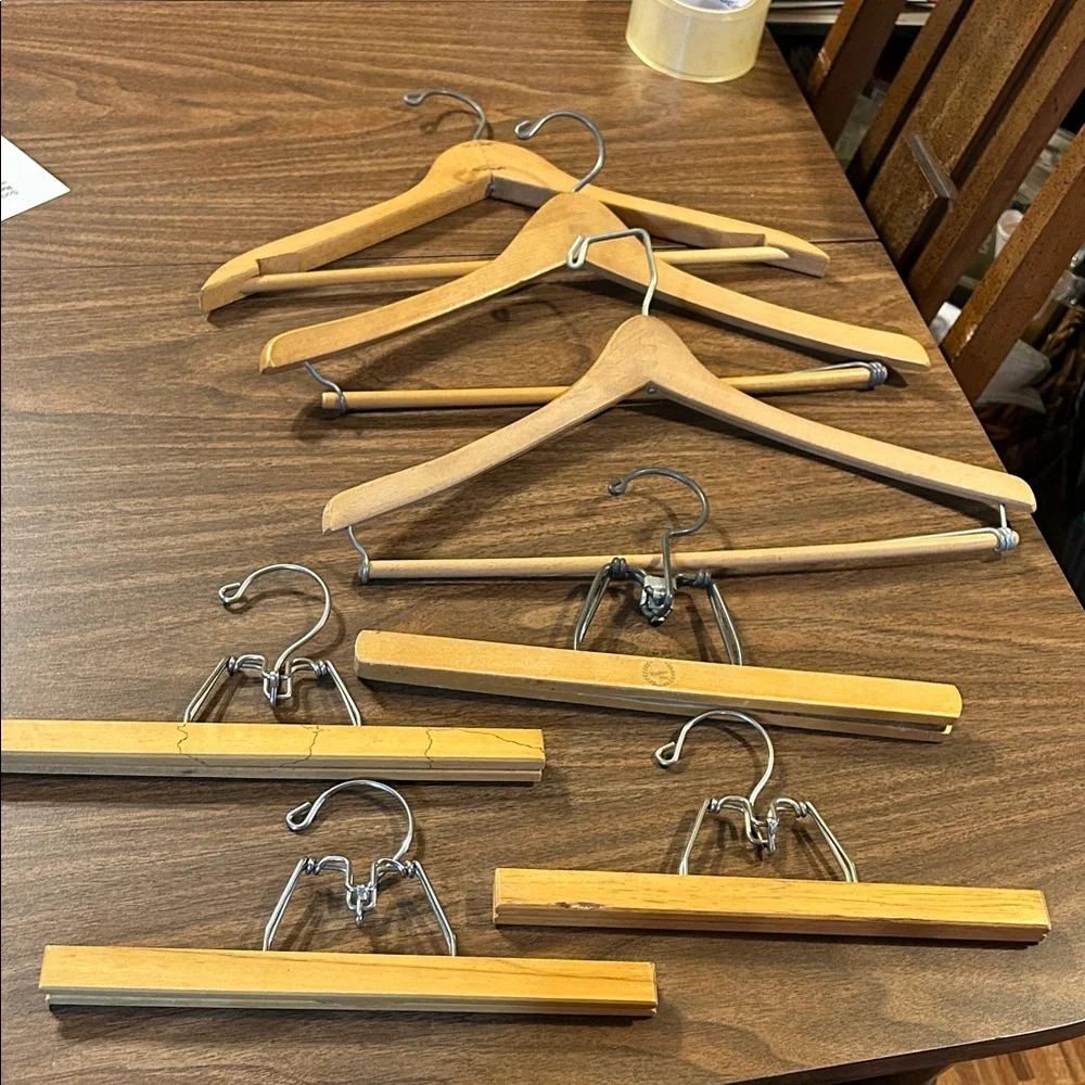 Wooden Clothes Hangers Set